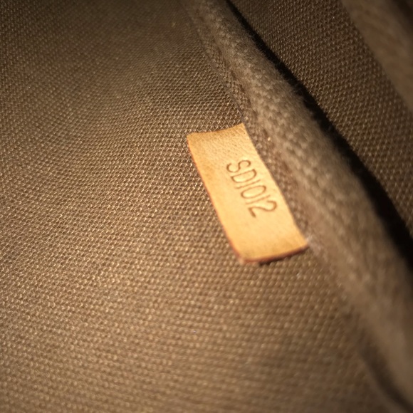 Louis Vuitton Monogram Pouchette - Picture 8 of 8